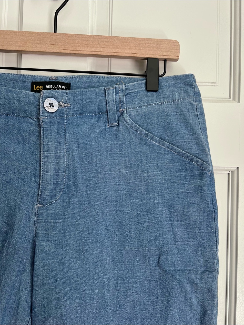 Lee Regular Fit Mid-Rise Chambray Bermuda Shorts Women's Size 10 - Picture 2 of 5
